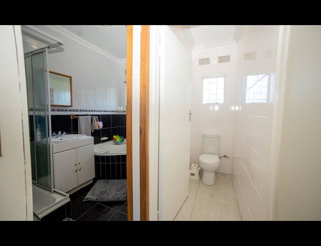 5 BEDROOM HOUSE FOR SALE IN NAHOON VALLEY